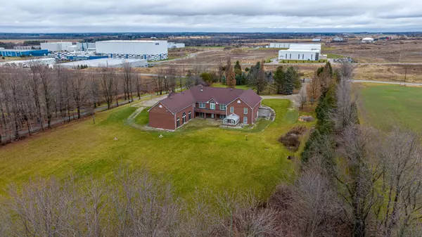 London, ON N6M 1B8,2643 Old Victoria RD