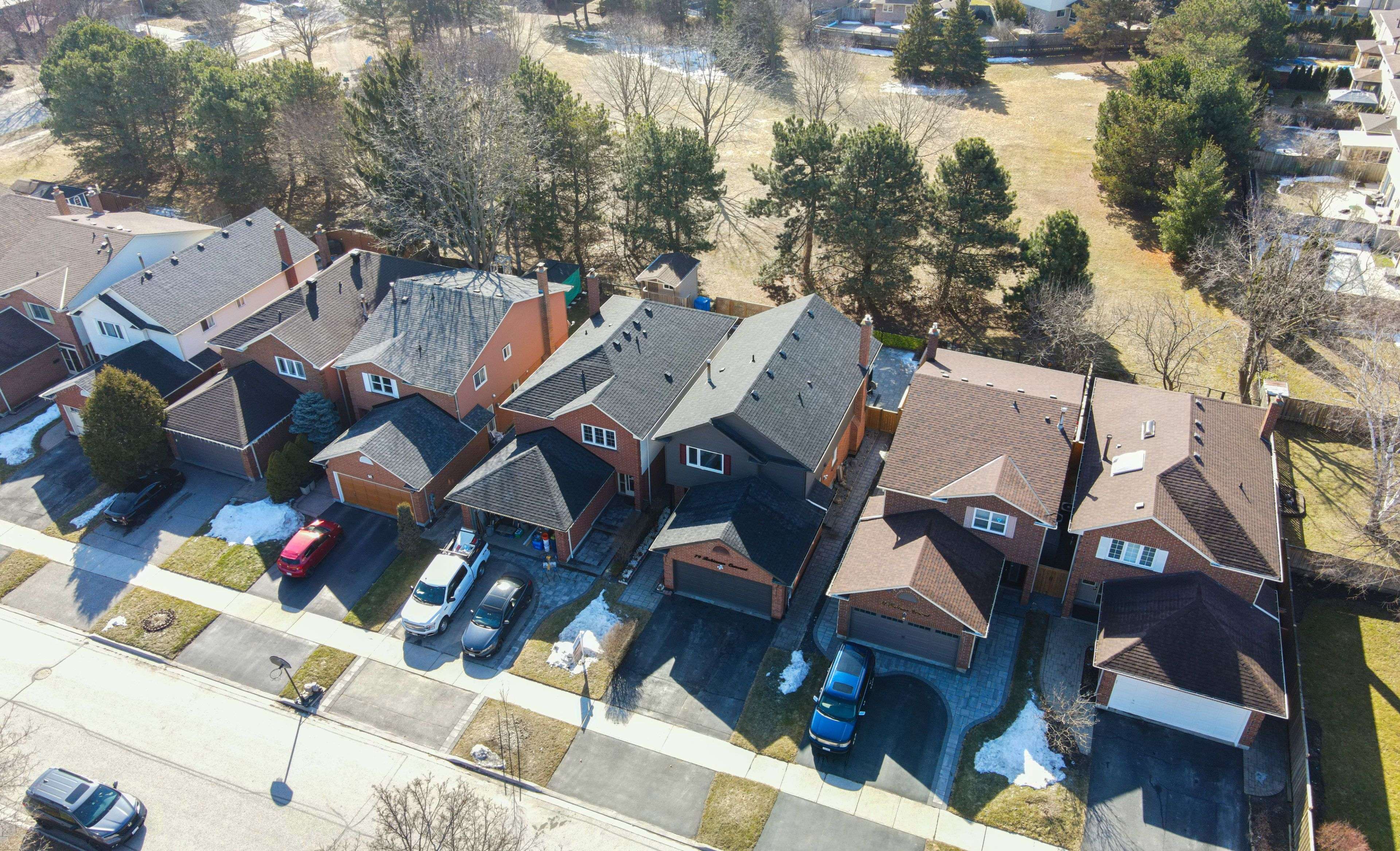 Whitby, ON L1N 6W6,79 Robinson CRES