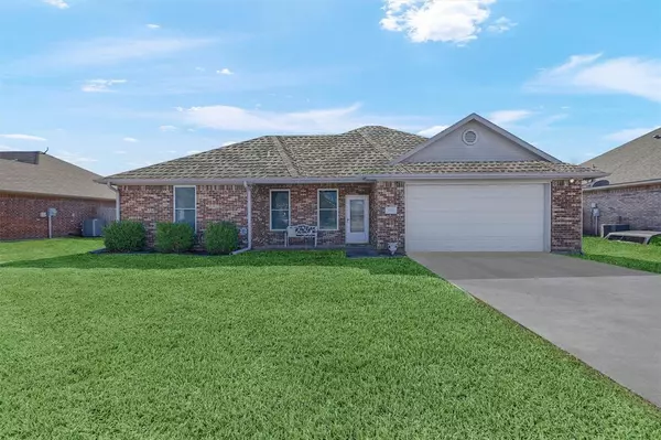 709 Dixie Lane,  Whitewright,  TX 75491
