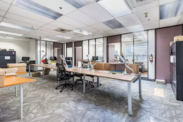 Mississauga, ON L5A 1W8,225 Dundas ST