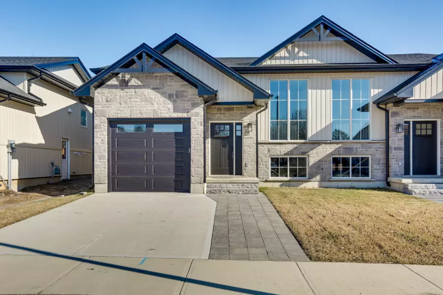 3 Haddon LN, Strathroy-caradoc, ON N7G 0B9