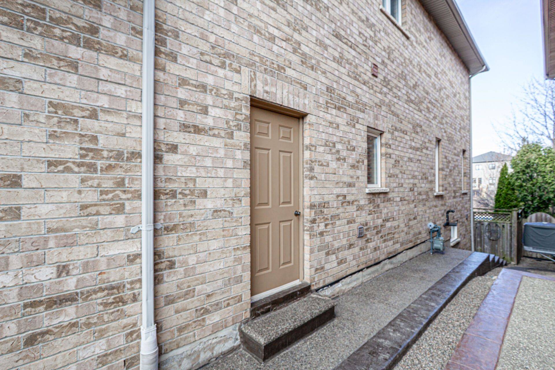 Oakville, ON L6M 4W2,2197 Whitecliffe WAY