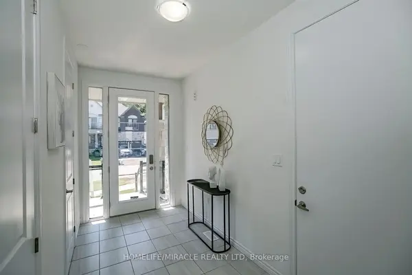 4 Whitton DR, Brantford, ON N3T 5L5