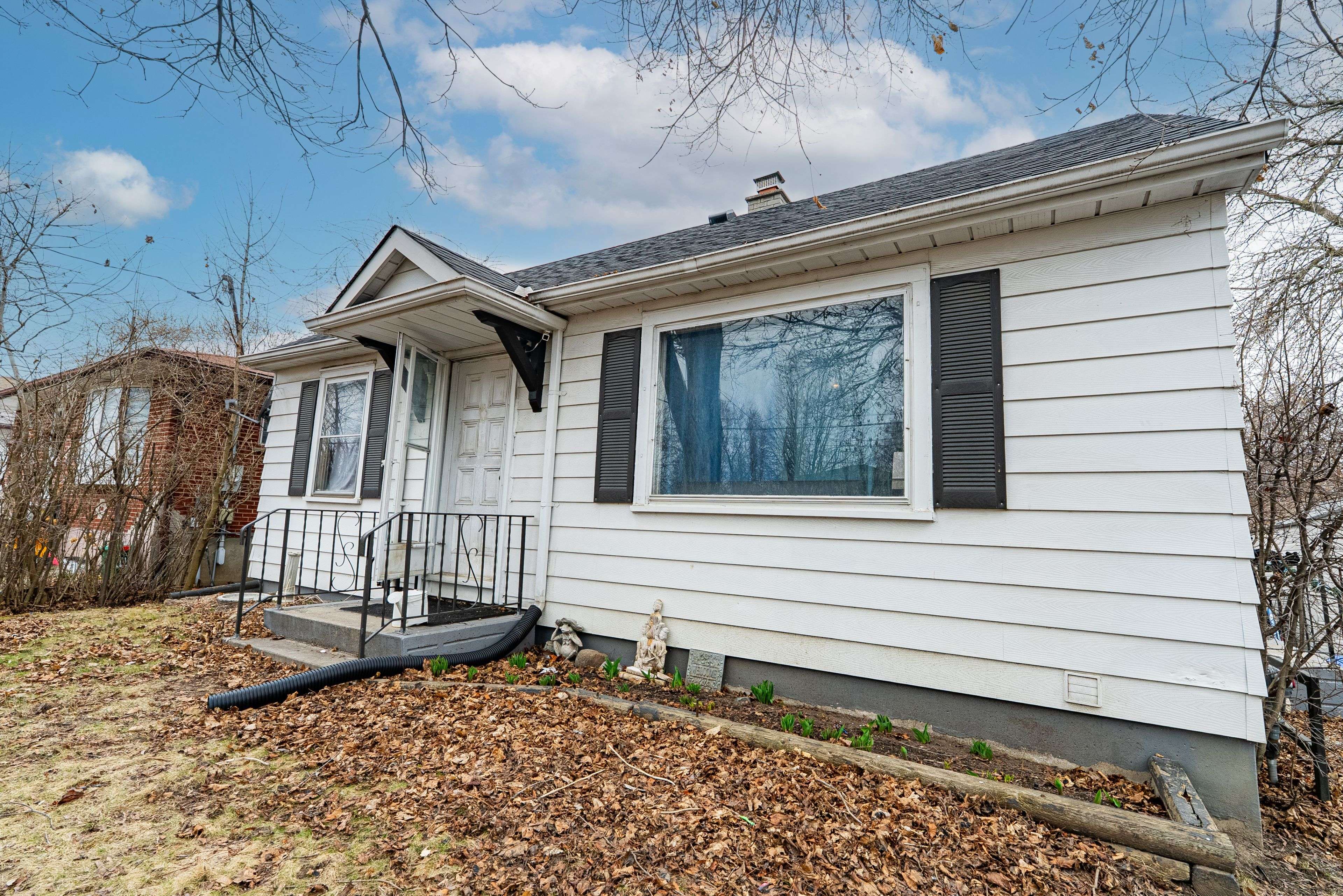 Oshawa, ON L1H 3N5,554 Veterans RD