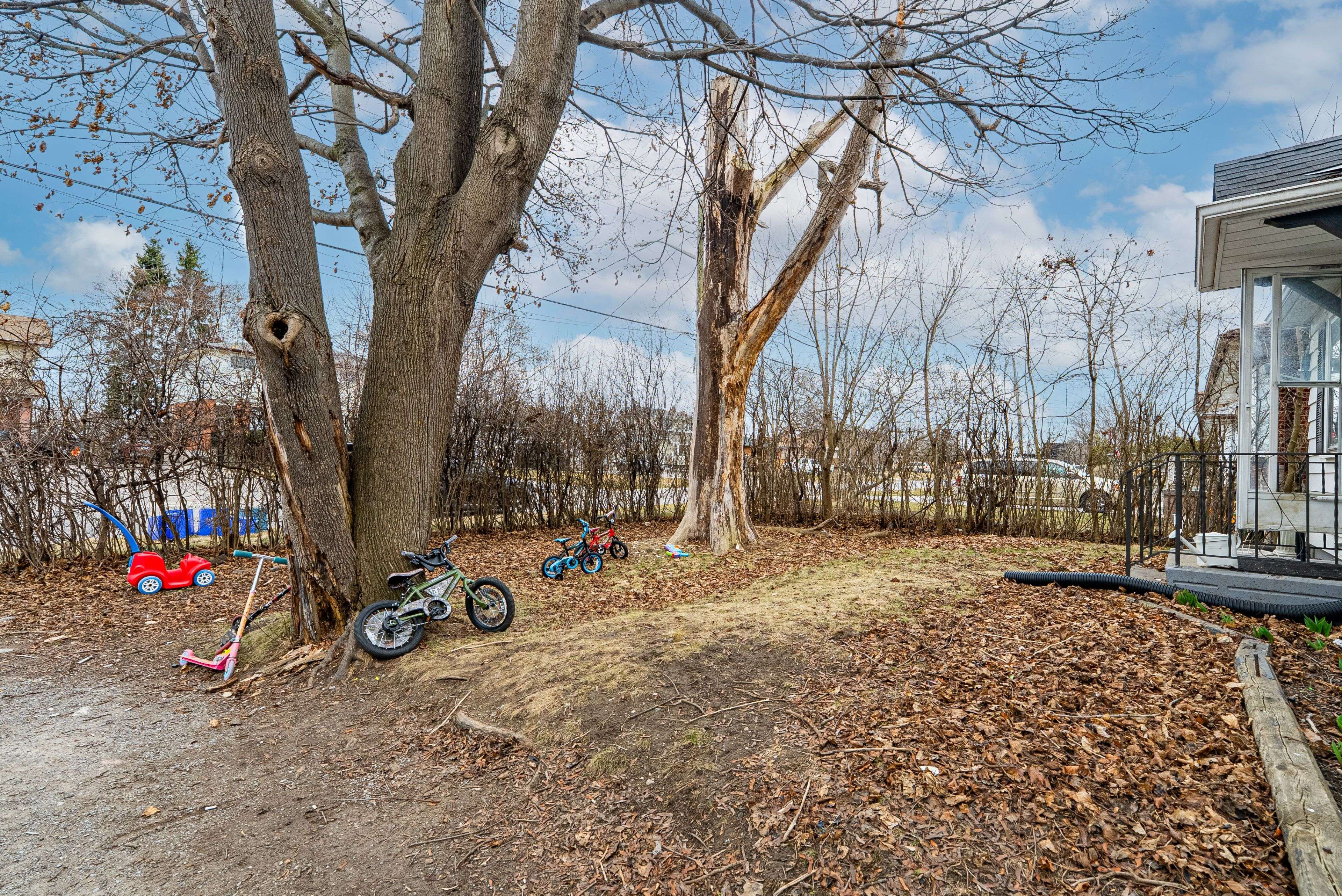 Oshawa, ON L1H 3N5,554 Veterans RD