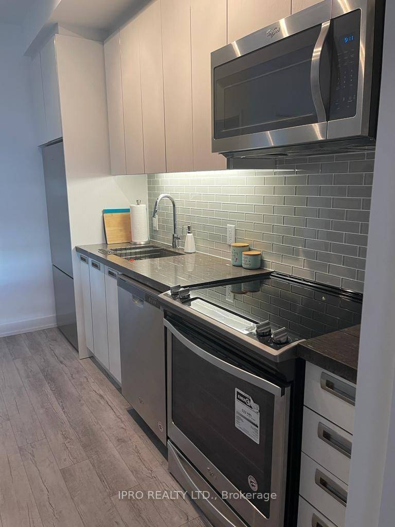 Innisfil, ON L9S 0J4,271 Sea Ray AVE N #B303