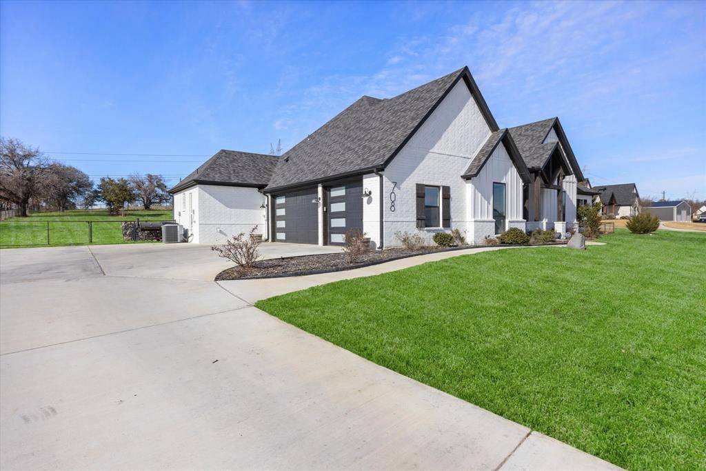 Azle, TX 76020,708 Glade Park Court