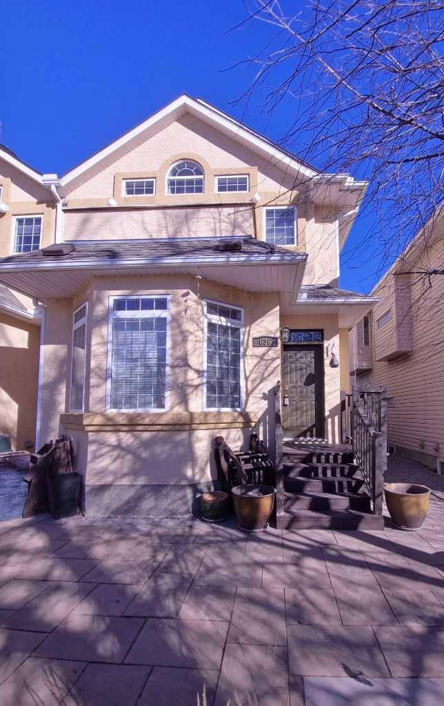 636 51 AVE SW,  Calgary,  AB T2V 0A5