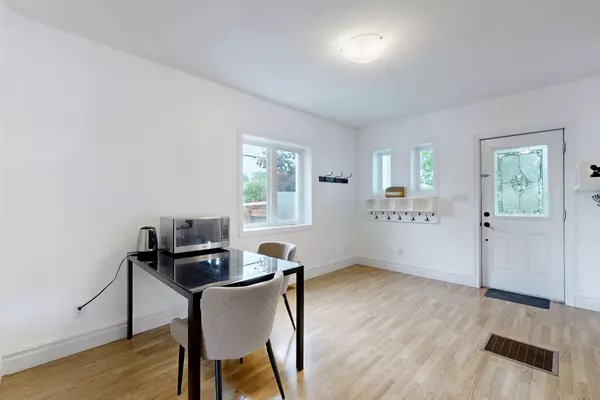 Mississauga, ON L5E 2A5,1242 Alexandra AVE
