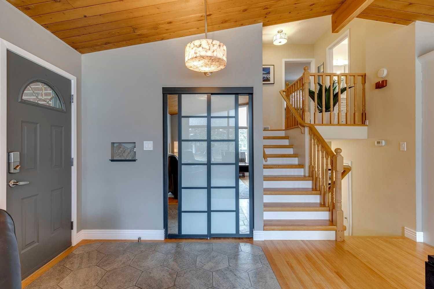Calgary, AB T3E 6A7,3343 Lakeside CRES SW