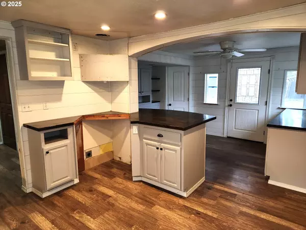 Creswell, OR 97426,82284 HILLVIEW DR