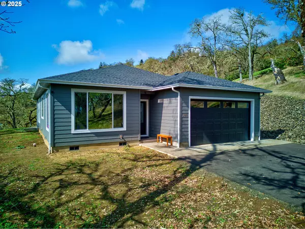 200 PLATINUM DR, Roseburg, OR 97471