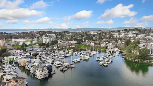 Esquimalt, BC V9A 4X3,906 Old Esquimalt Rd #3