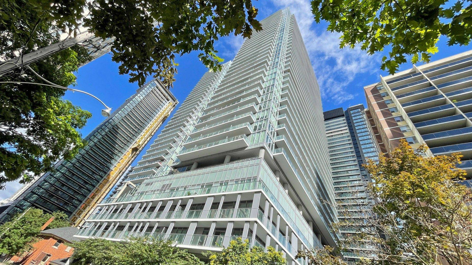 Toronto C10, ON M4P 0E4,195 Redpath AVE #PH06