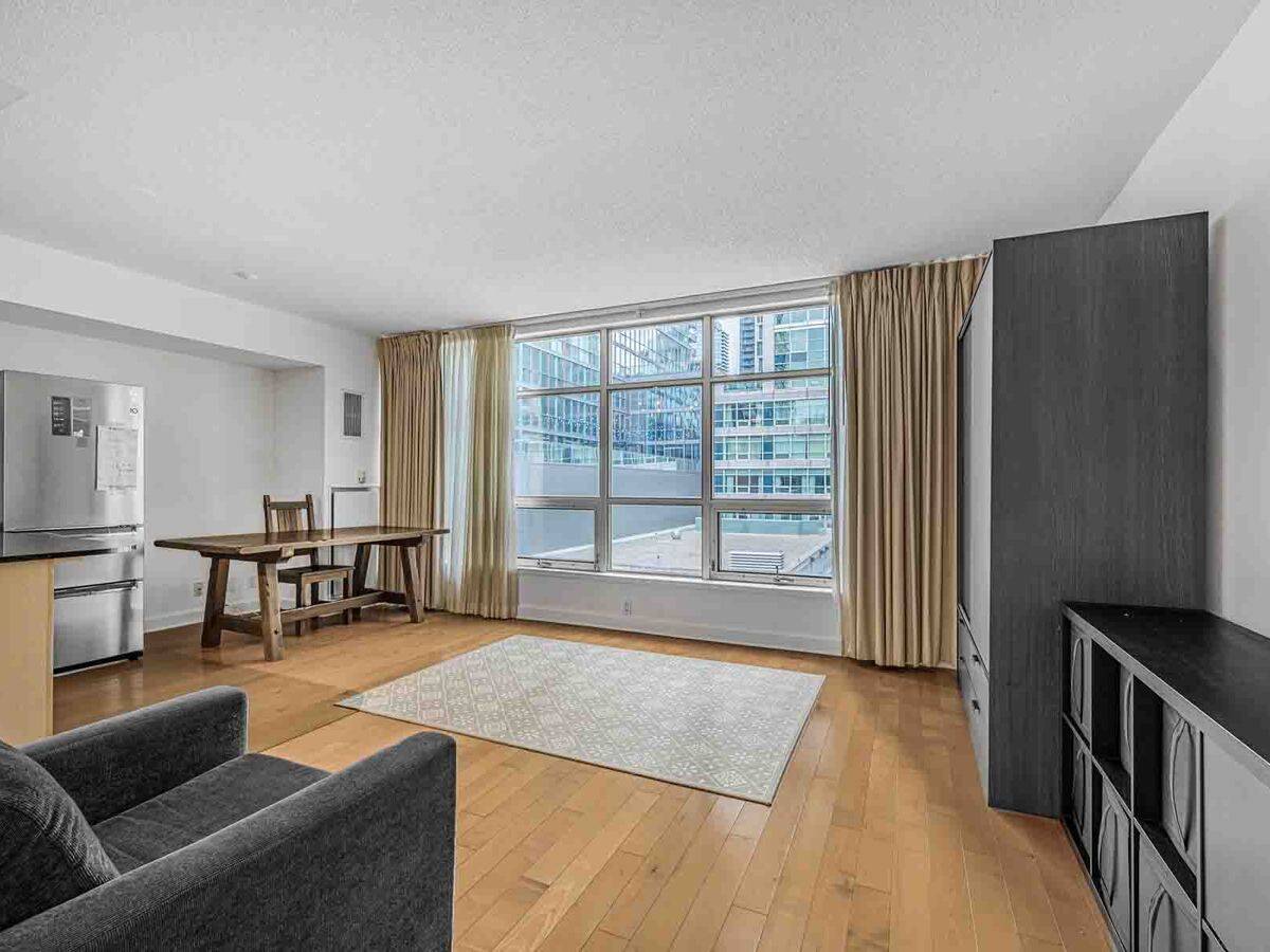 Toronto C01, ON M5V 3W9,350 Wellington ST W #425