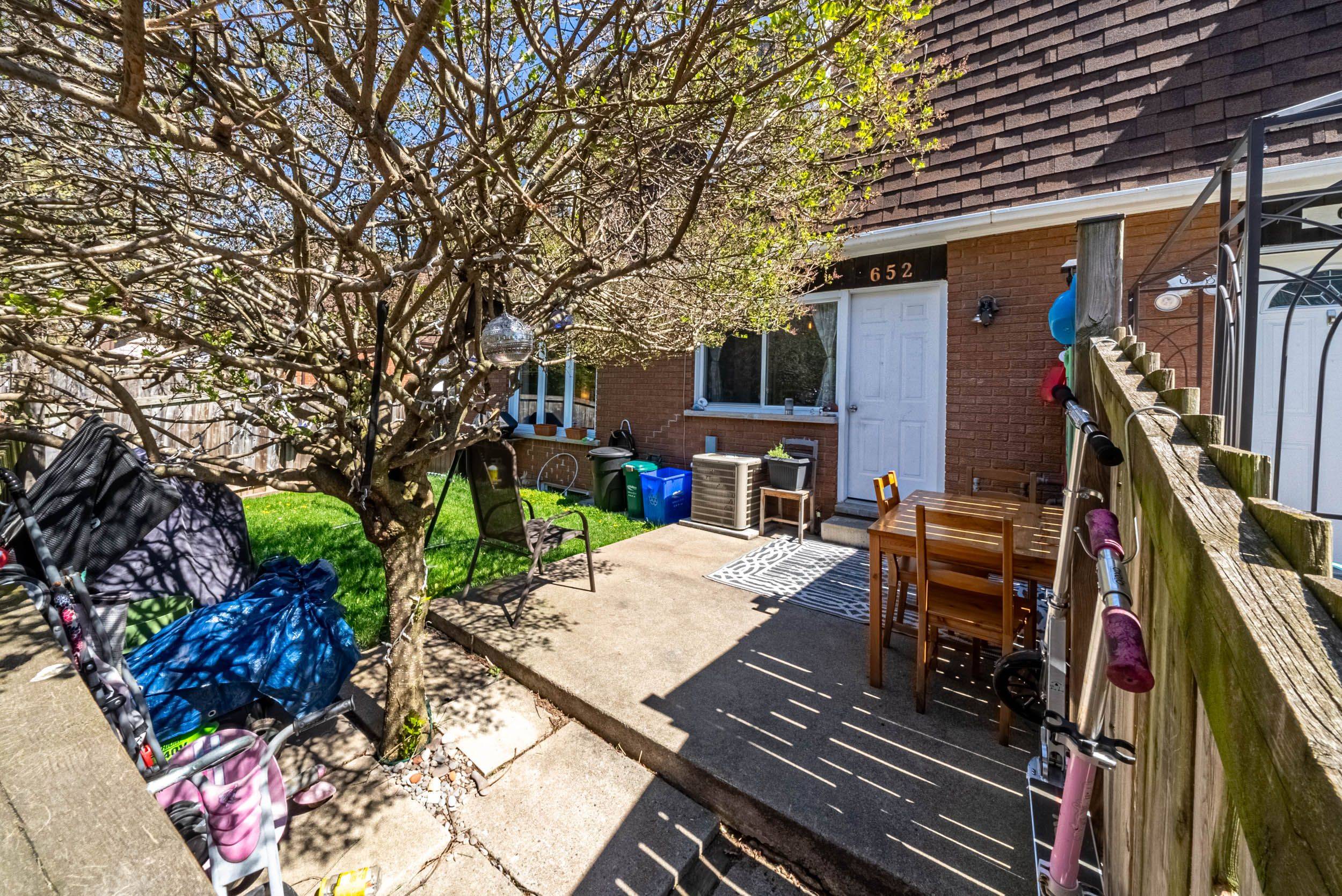 Burlington, ON L7T 3X7,648-654 Francis RD SW