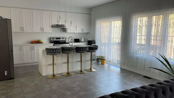 Clarington, ON L1C 4A1,43 Crombie ST