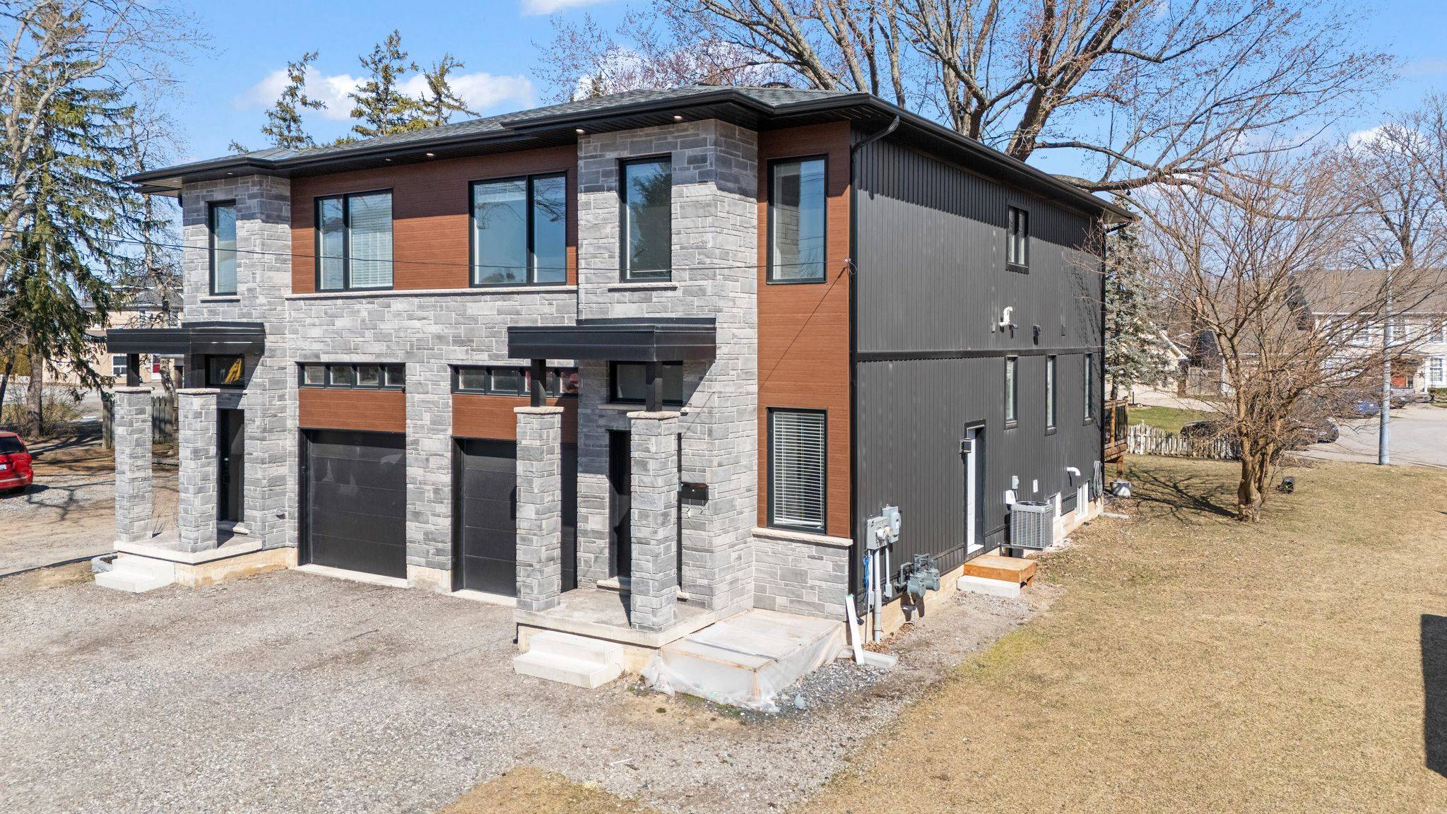 668 Quaker RD, Welland, ON L3C 3H2