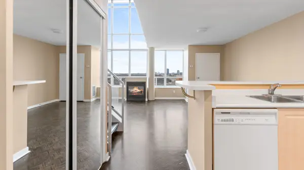 Toronto W06, ON M8Y 4G8,250 Manitoba ST #PH811