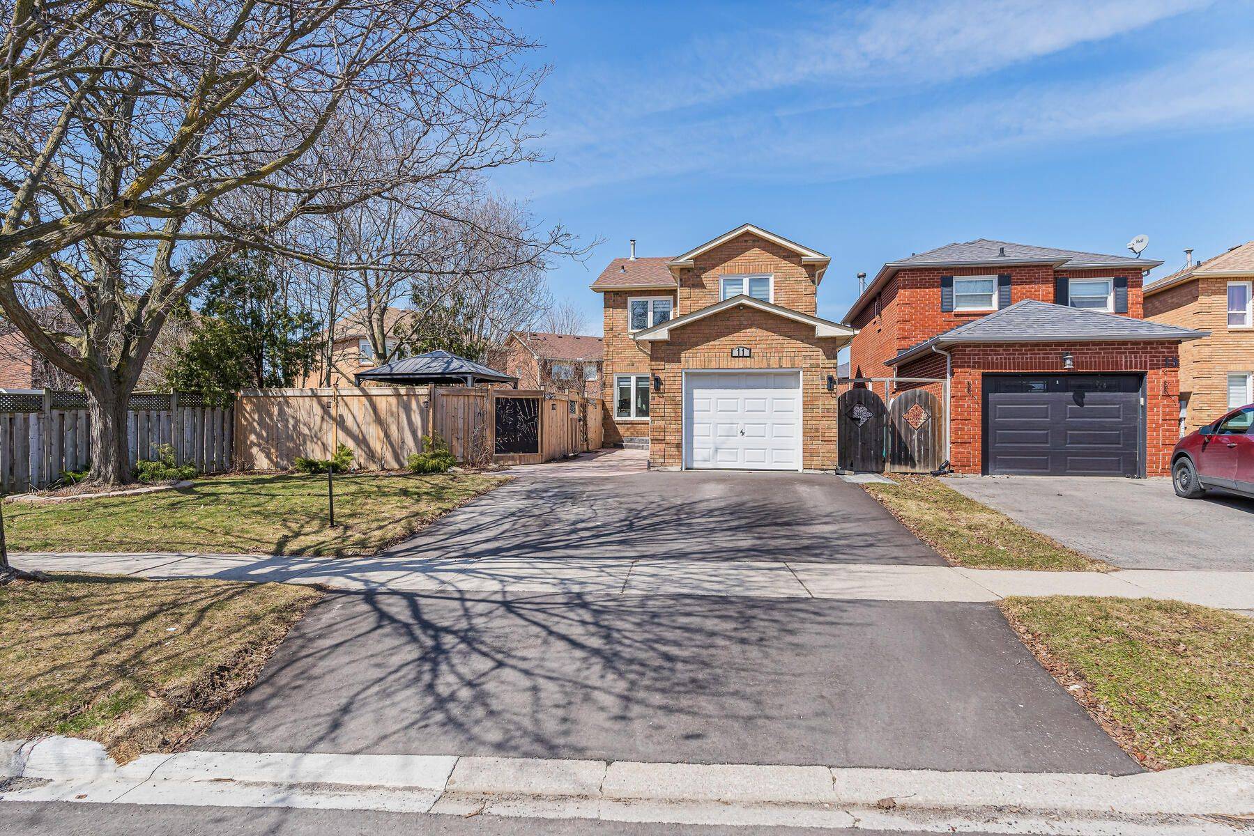 11 Smith DR, Halton Hills, ON L7G 5K6