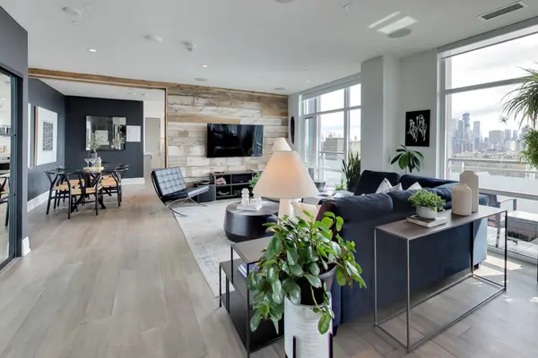 223 St. Clair AVE W #1109*, Toronto C02, ON M4V 0A5