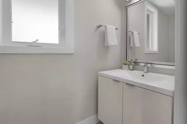 London, ON N5V 0C5,177 EDGEVALLEY RD #60