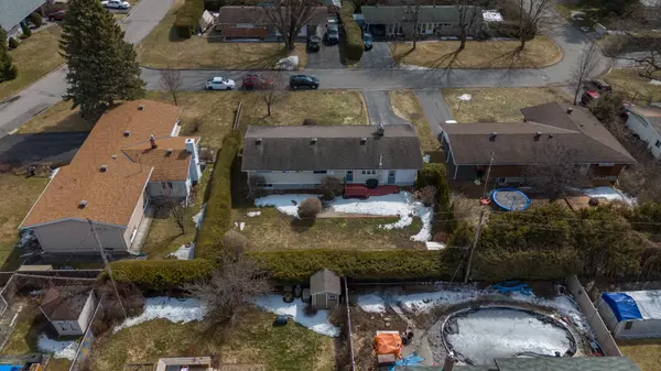 Crystal Bay - Rocky Point - Bayshore, ON K2H 5R5,4 Solva DR