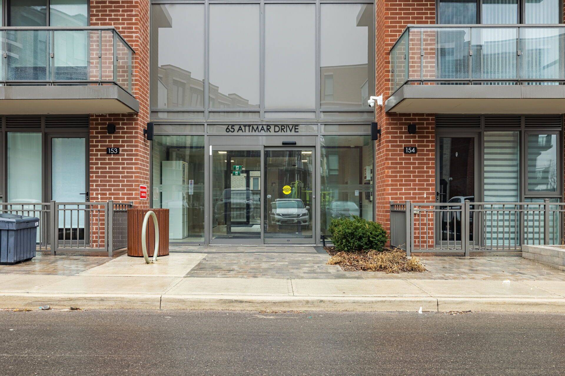 Brampton, ON L6P 0Y6,64 Attmar DR E #269