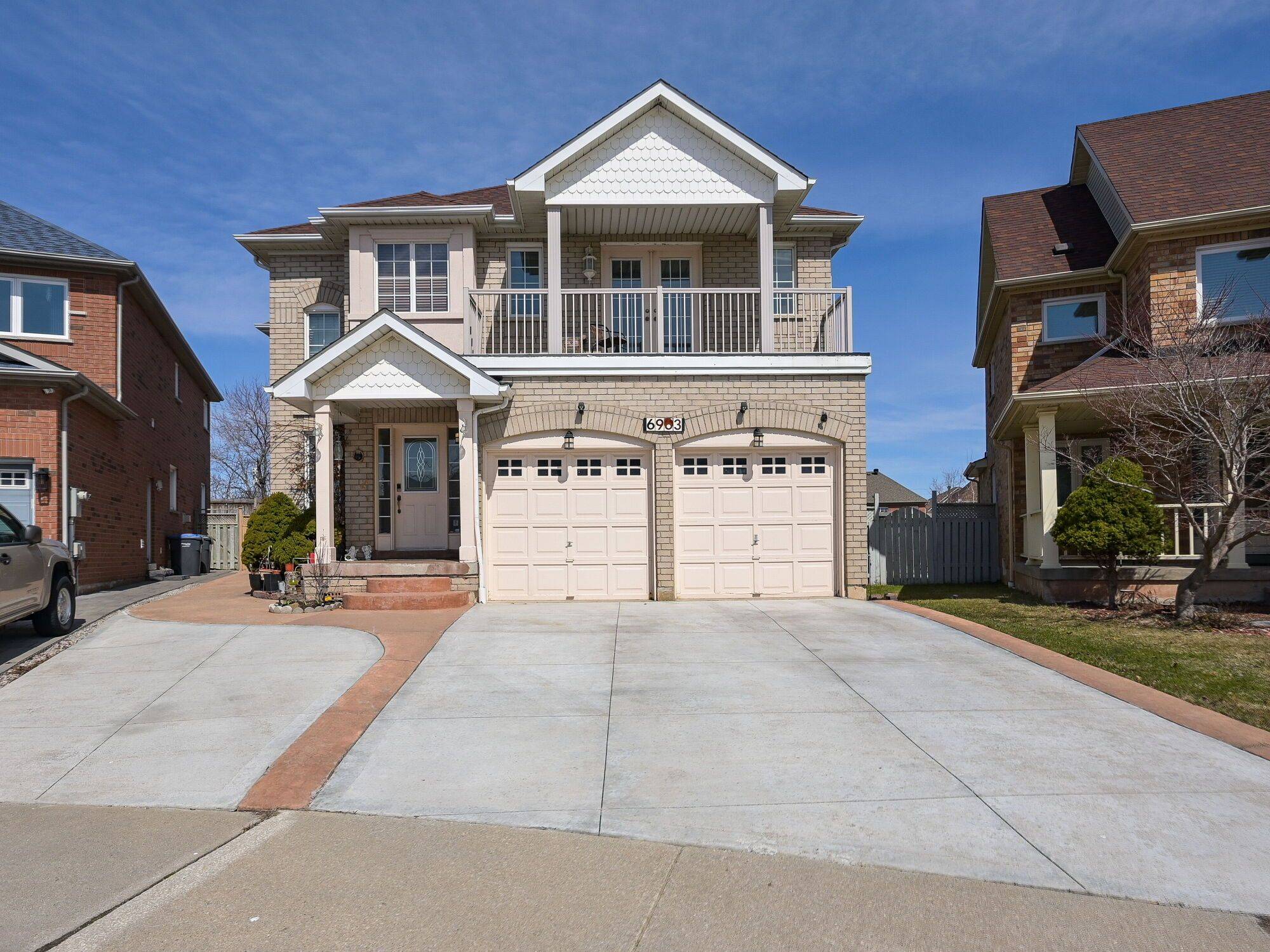 Mississauga, ON L5W 1G5,6963 Amour TER