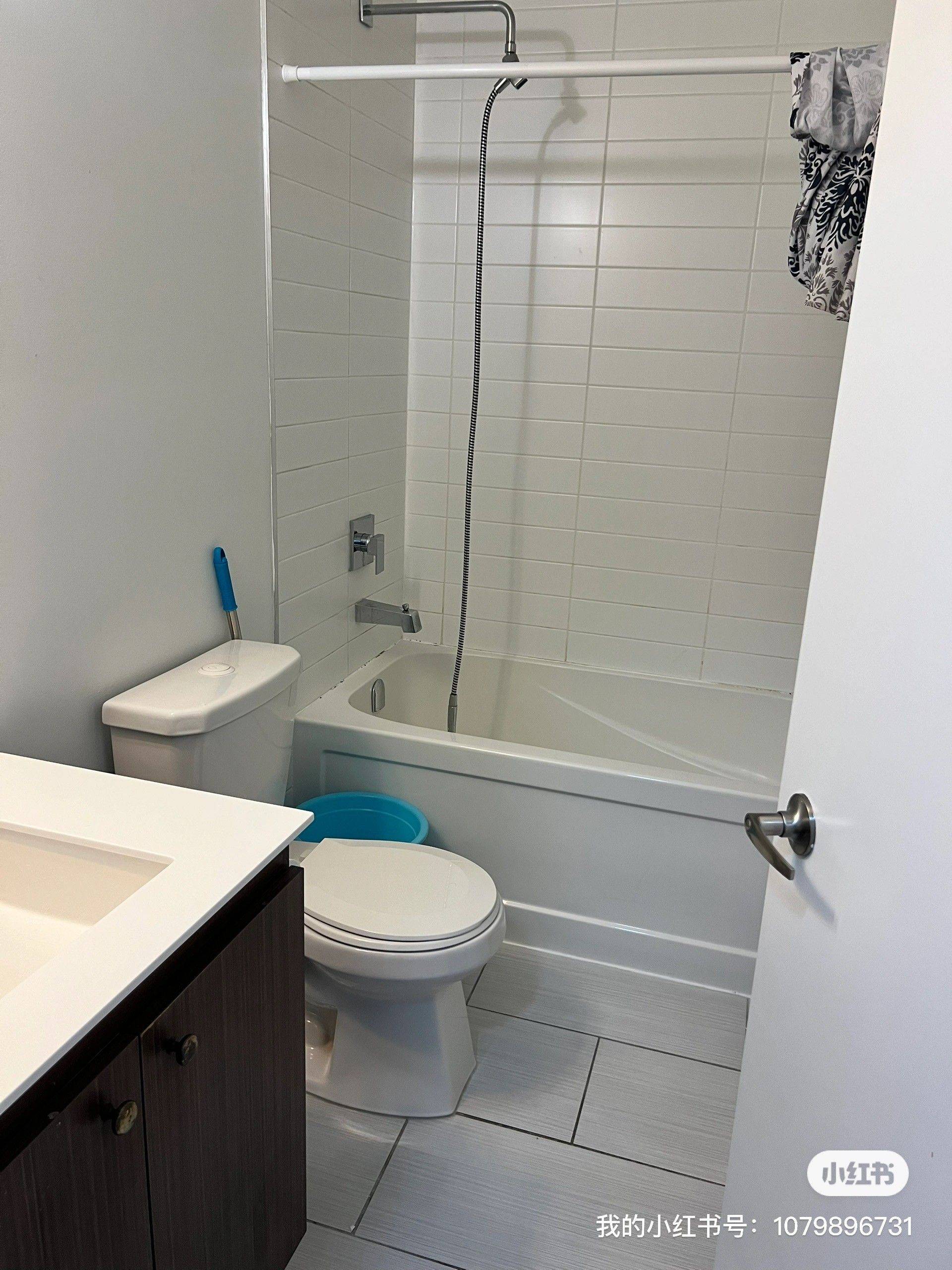 Toronto C01, ON M5T 2E5,10 Willison SQ #208