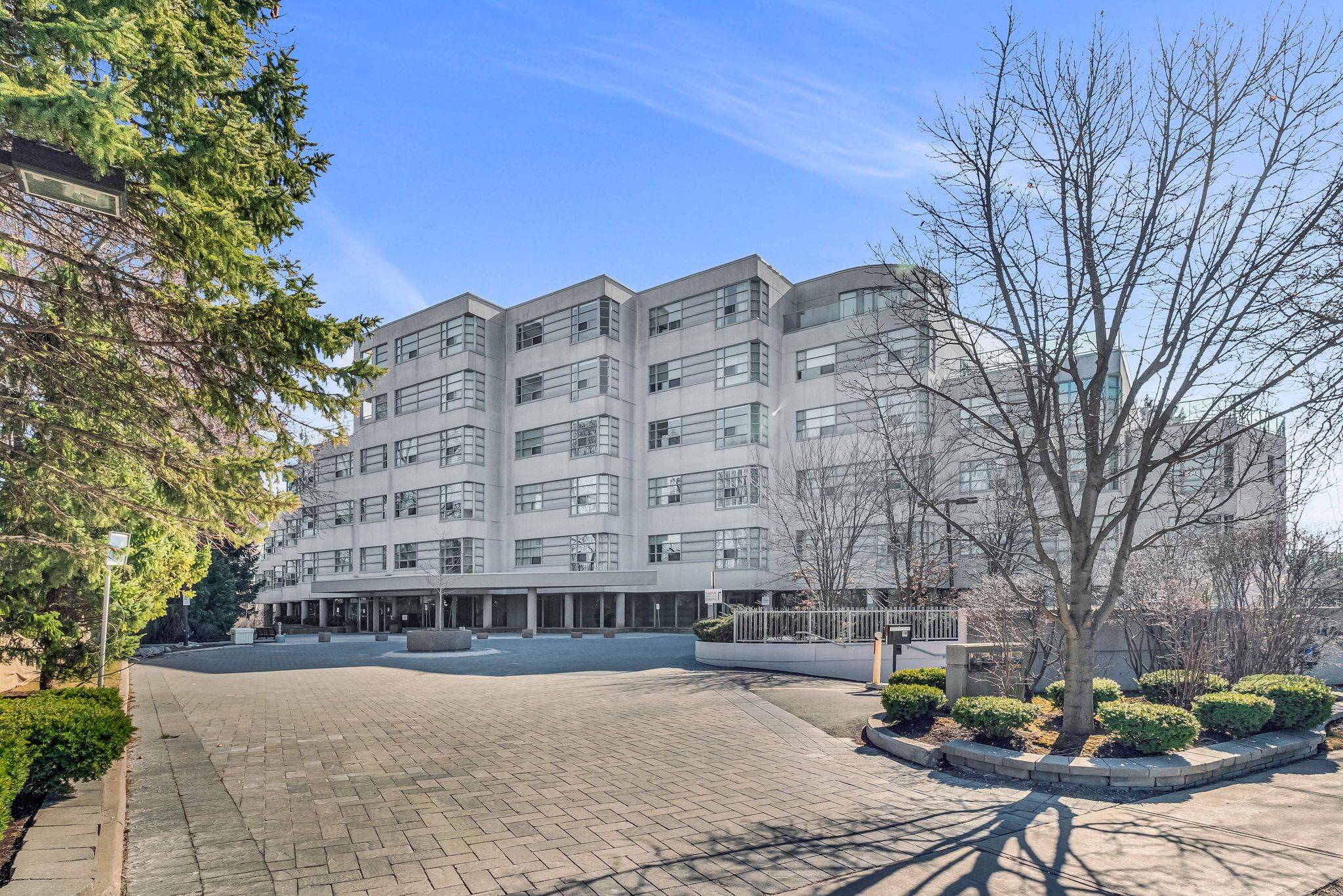 1 Watergarden WAY #208, Toronto C15, ON M2K 2Z7