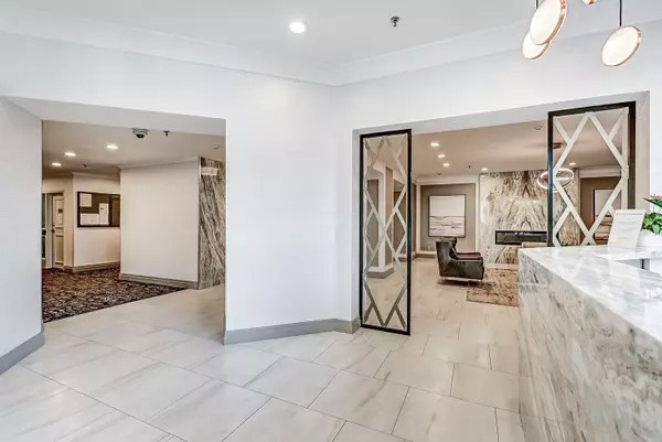 Mississauga, ON L5A 4G5,75 King ST E #1105
