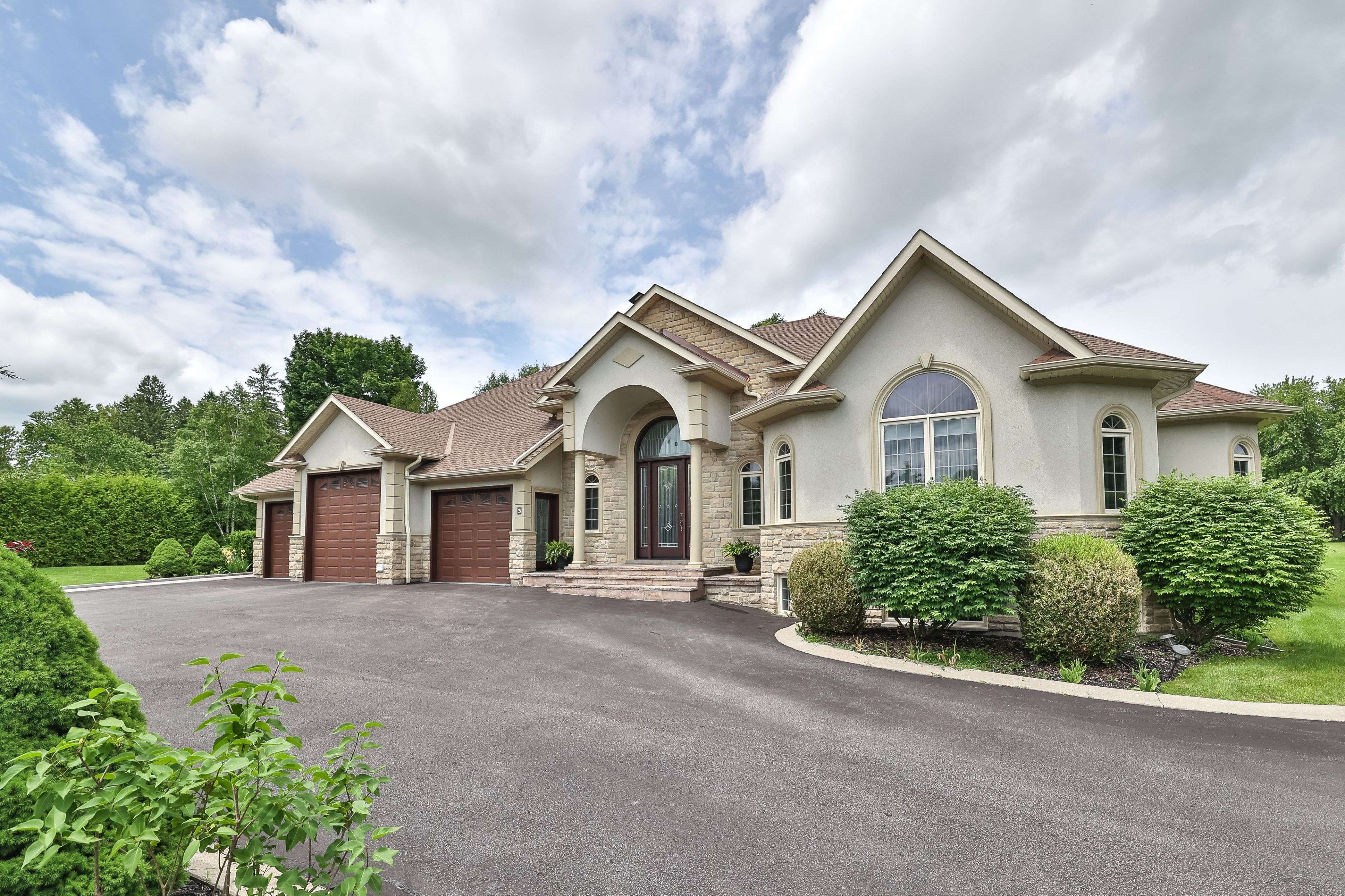 Bradford West Gwillimbury, ON L3Z 2A5,3 Arthur Evans CRES