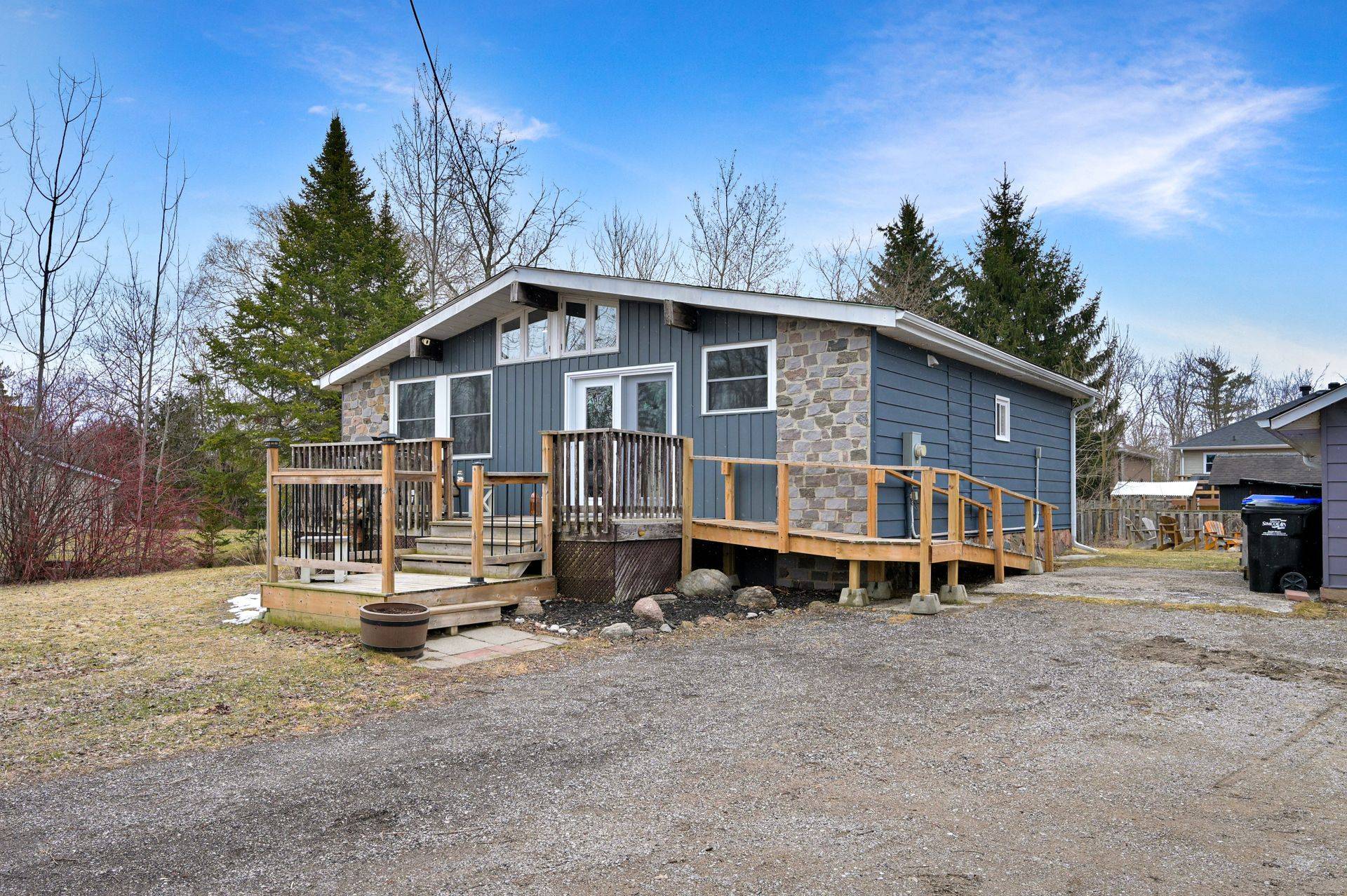 1055 Balsam RD, Innisfil, ON L0L 1C0