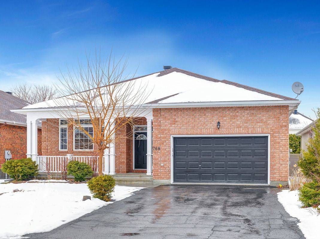 Blossom Park - Airport And Area, ON K1V 1M2,768 Rolling River CRES