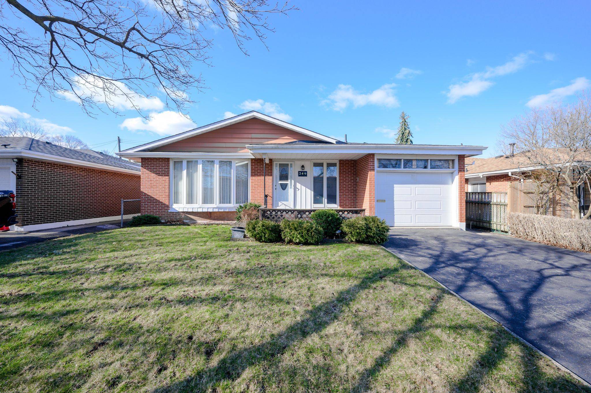 249 Montmorency DR, Hamilton, ON L8K 5H3