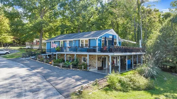 Huddleston, VA 24104,319 Mill Lake RD