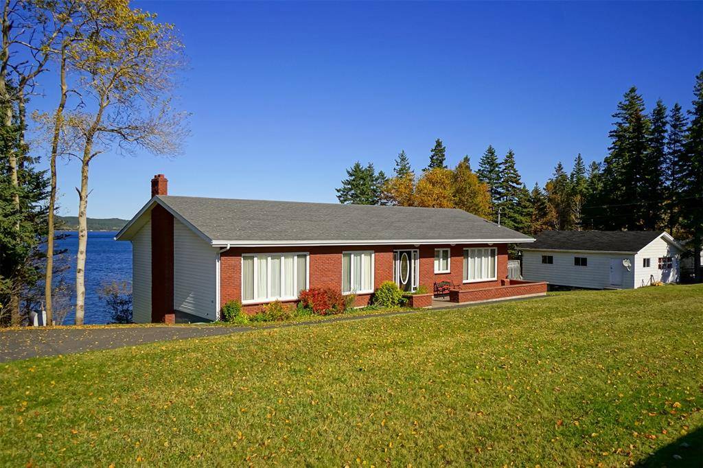Brooklyn, NL A0C 1V0,111 Oceanview Crescent