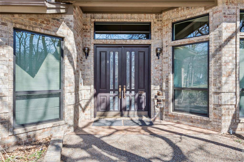 Denton, TX 76210,209 Royal Oaks Court