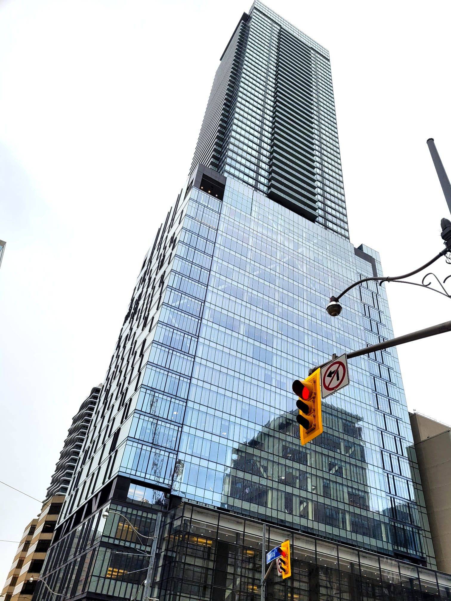 488 University AVE #4206, Toronto C01, ON M5G 0C1