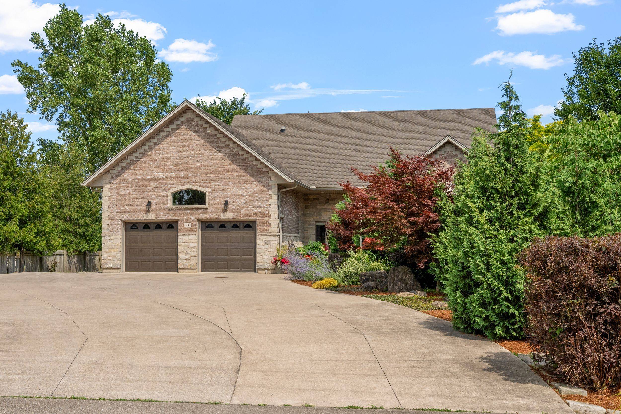26 Kingsway ST, Welland, ON L3B 3N8