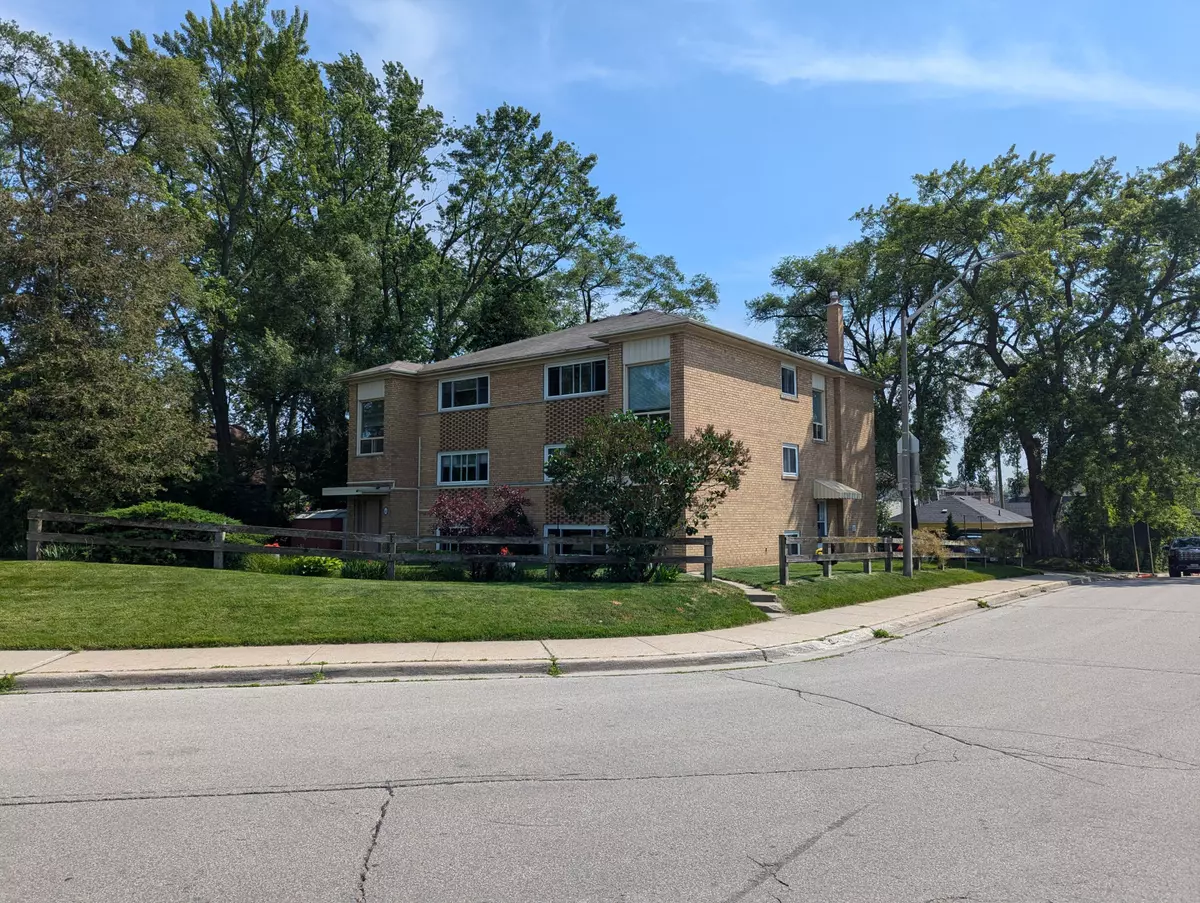 Mississauga, ON L5H 2G8,50-52 Peter ST N