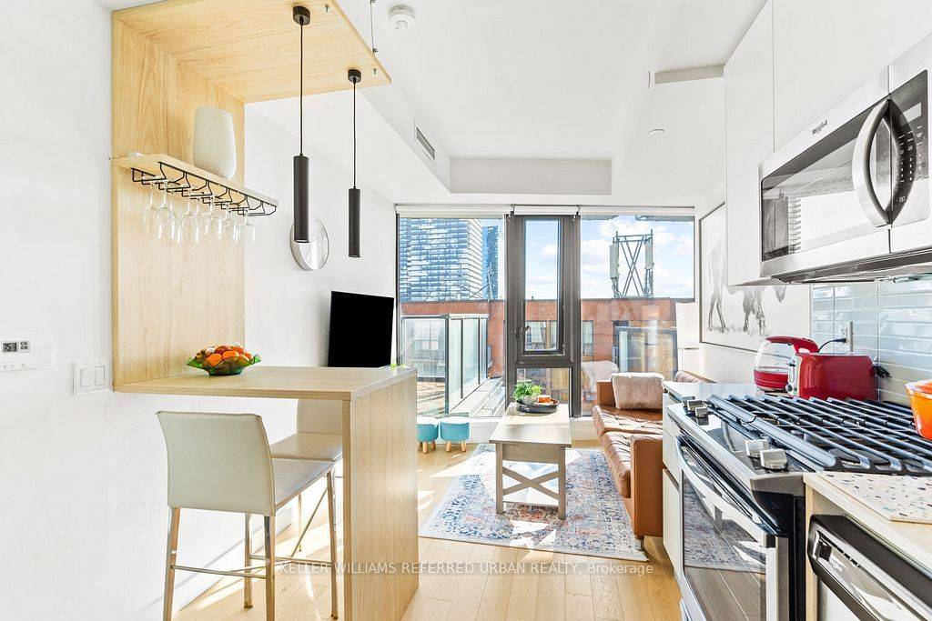 Toronto C08, ON M5E 0E1,2A Church ST #1203