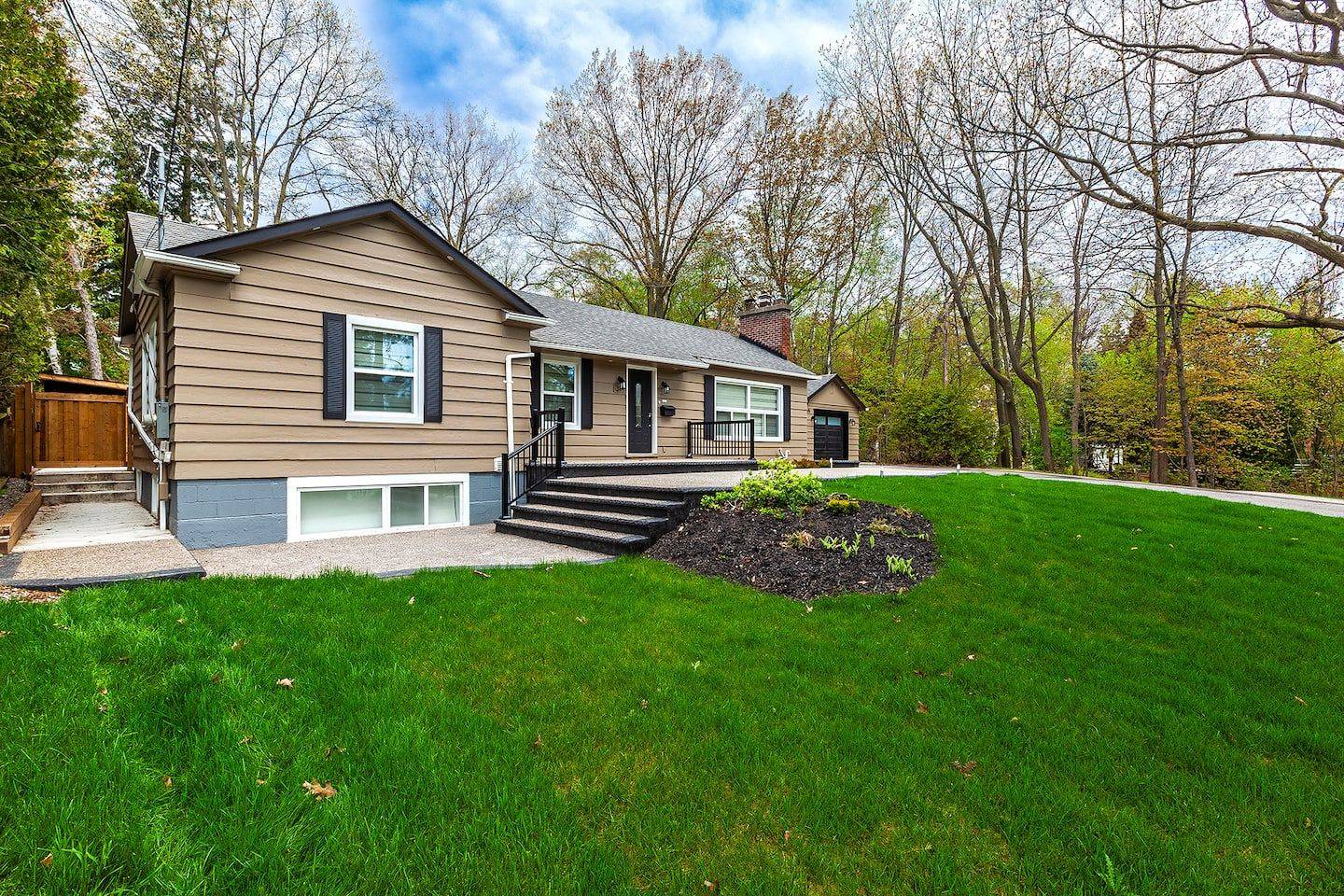 Mississauga, ON L5H 1B3,1293 Contour DR