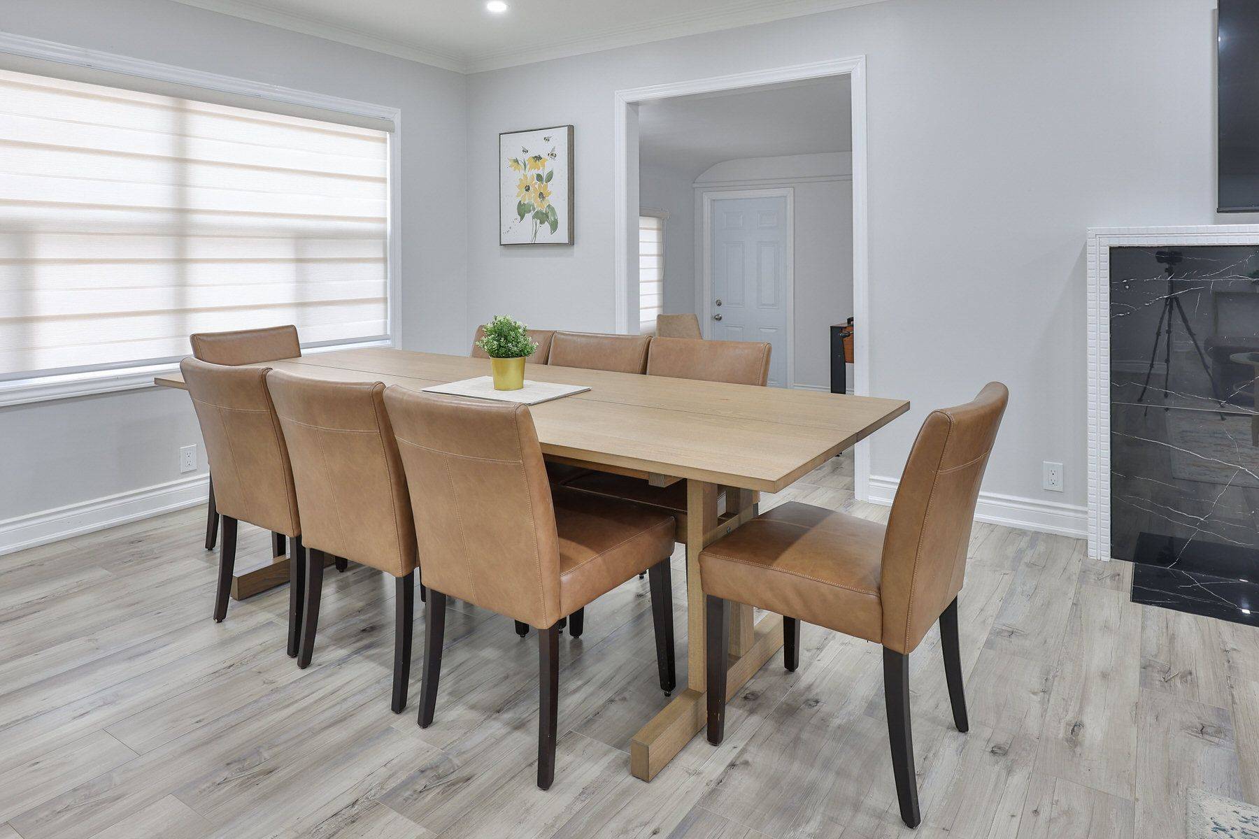 Mississauga, ON L5H 1B3,1293 Contour DR