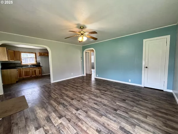 Myrtle Creek, OR 97457,720 NW NICHOL AVE