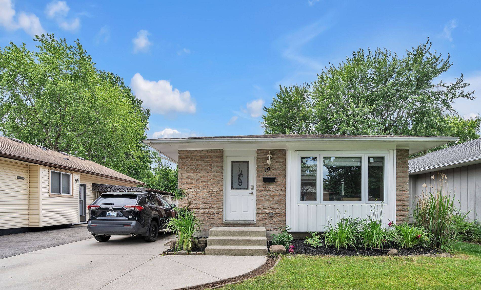 19 Stroud CRES, London, ON N6E 1Z5