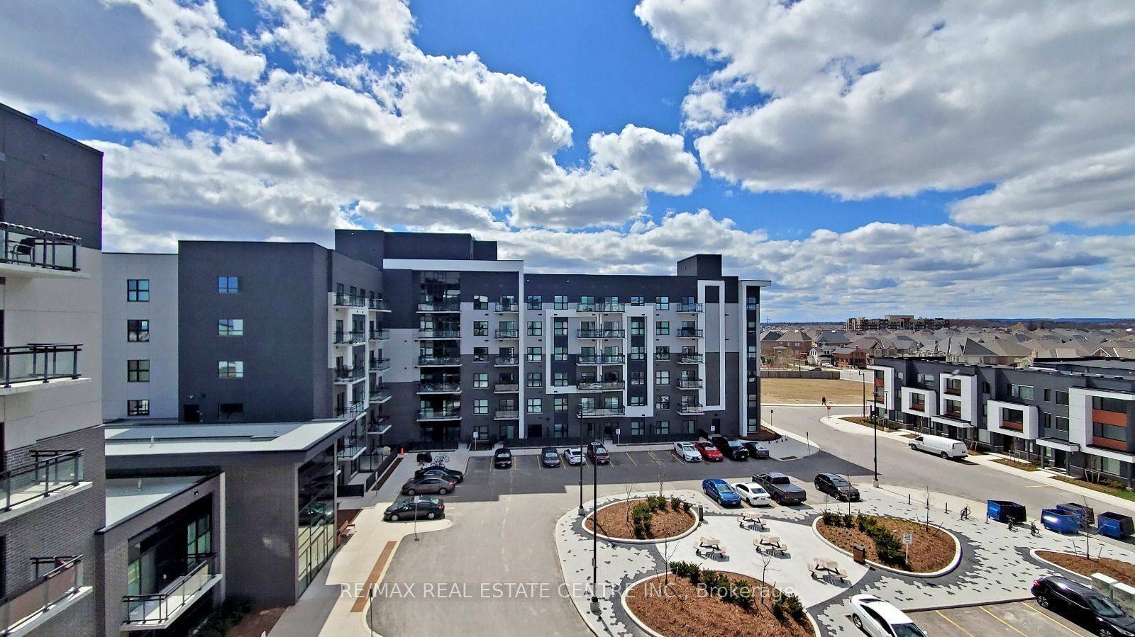 Oakville, ON L6H 0X2,102 Grovewood Common CIR #17