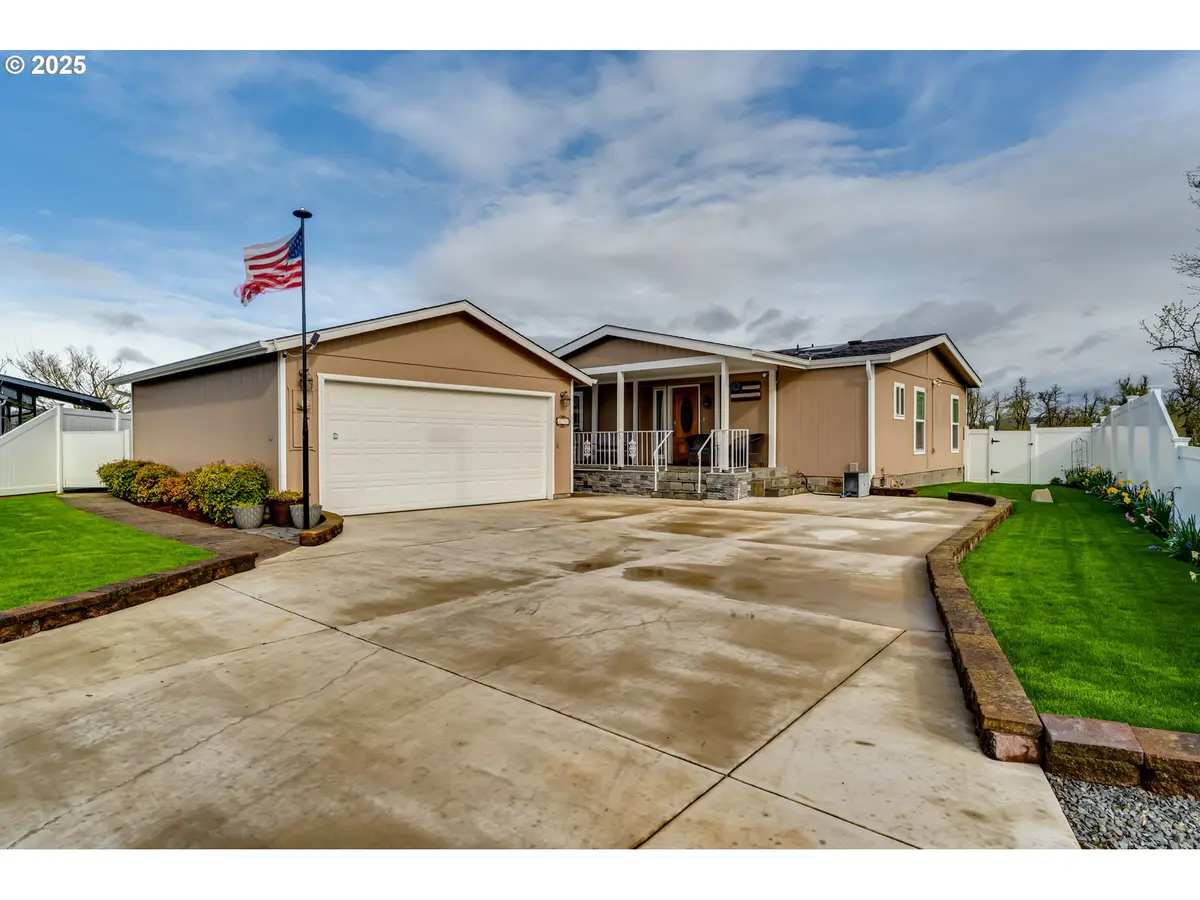 Eugene, OR 97405,85700 MANCHESTER LN