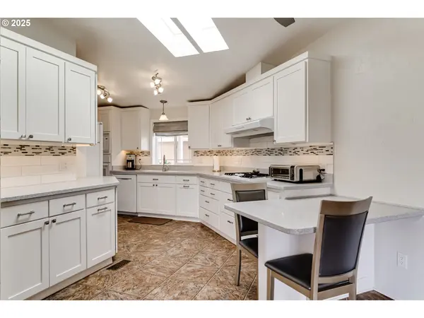 Eugene, OR 97405,85700 MANCHESTER LN